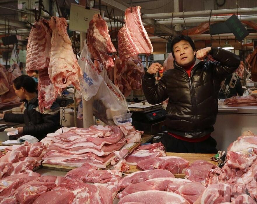 中國豬肉價格2月同比暴漲135.2%