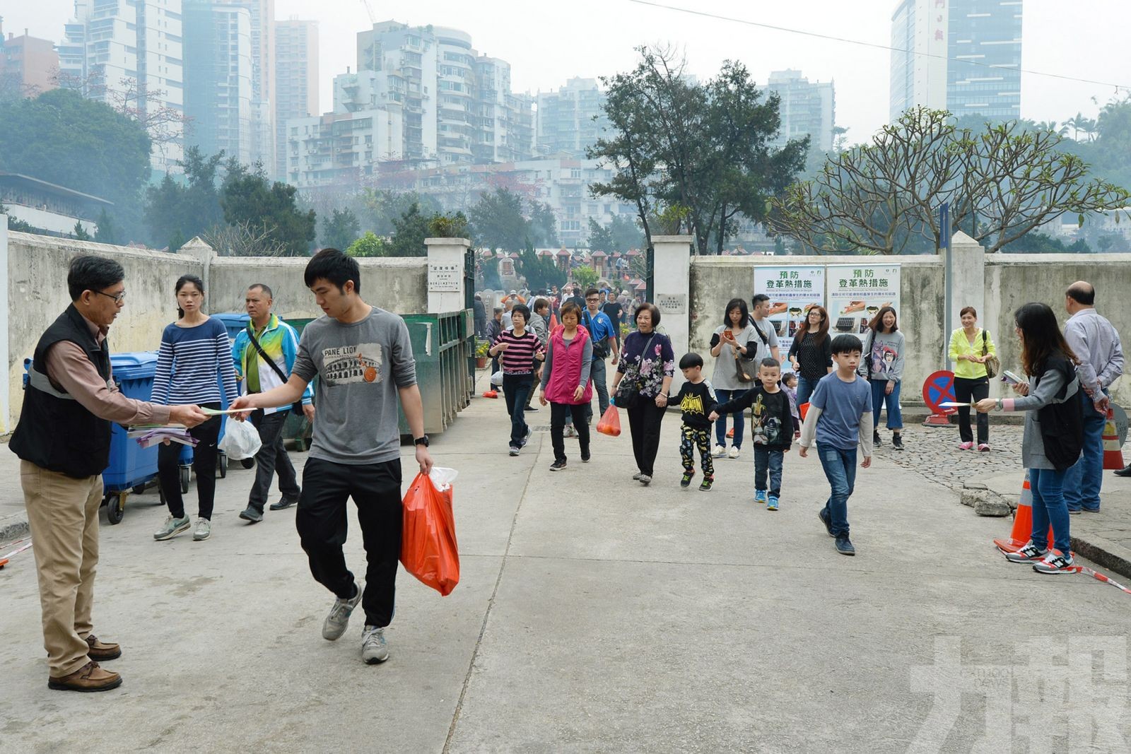 市政署將限制墓園人流