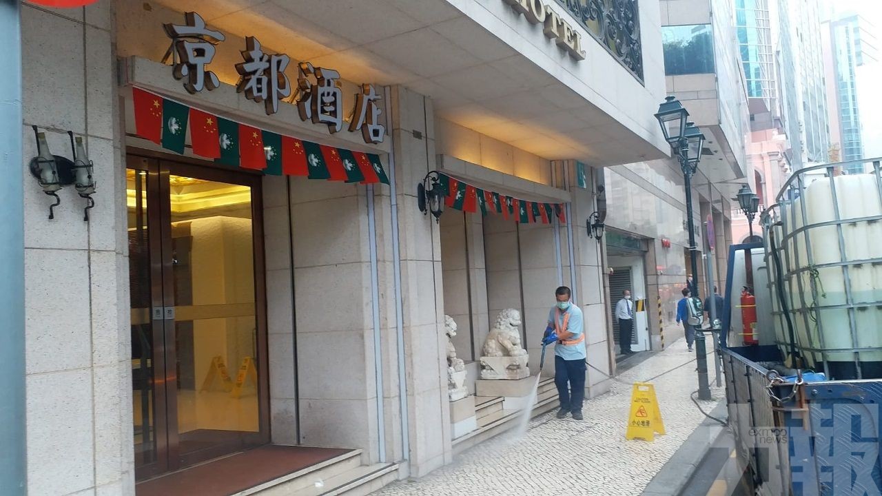 市政署加強清洗隔離酒店周邊區域