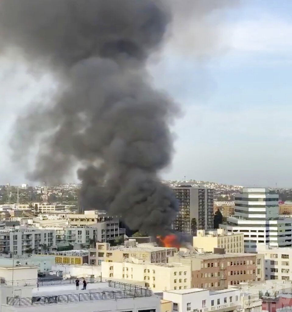 洛杉磯建築物起火爆炸