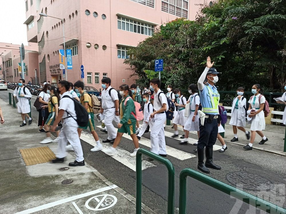 學生錯峰上課交通暢順