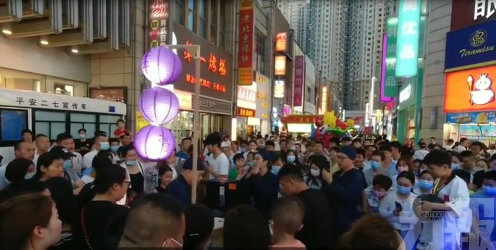 民眾大排長龍爭飲「孟婆湯」