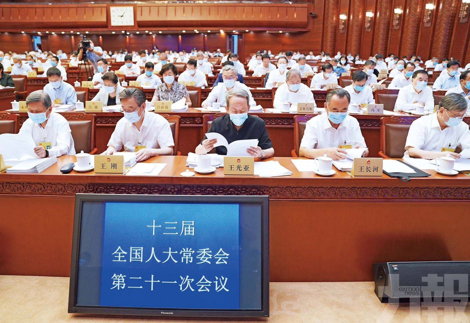 香港現屆立法會延任一年