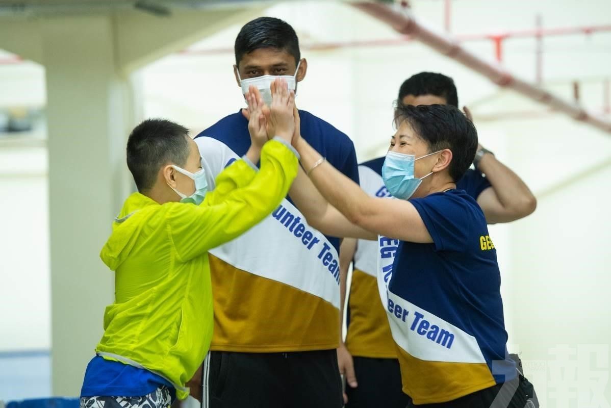 銀娛義工隊體驗特奧運動