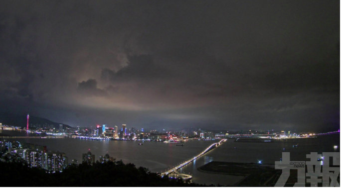 氣象局晚上7時55分發出黃色暴雨警告