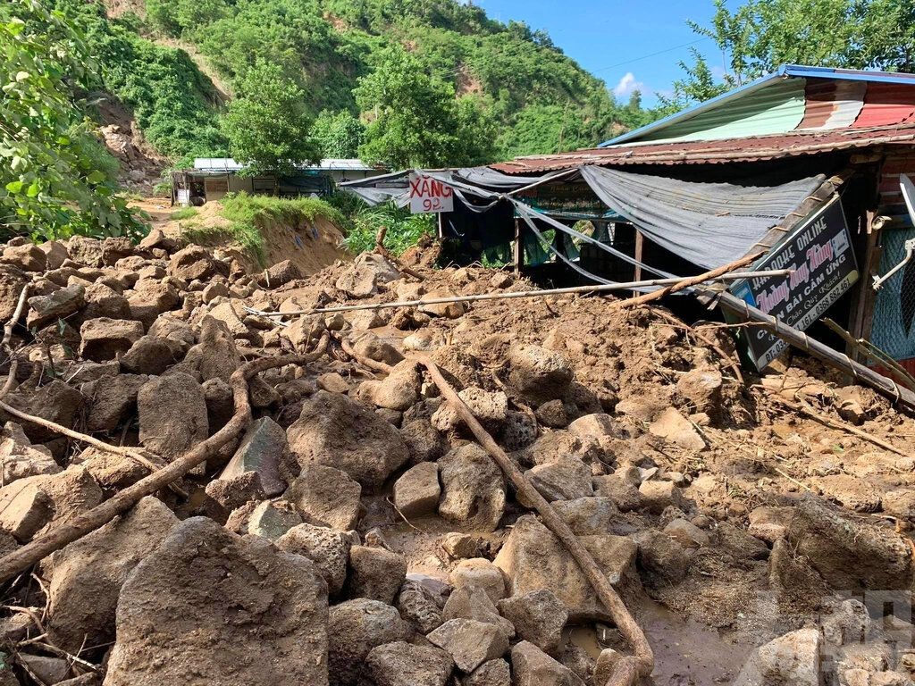 颱風「莫拉菲」吹襲越南致27死