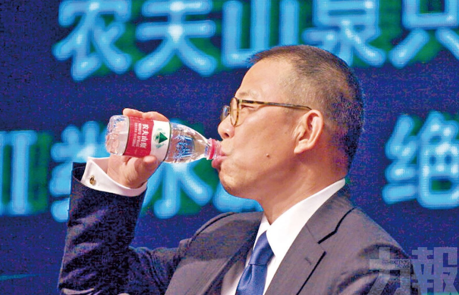 靠「賣水」贏「雙馬」  鐘睒睒成中國新首富