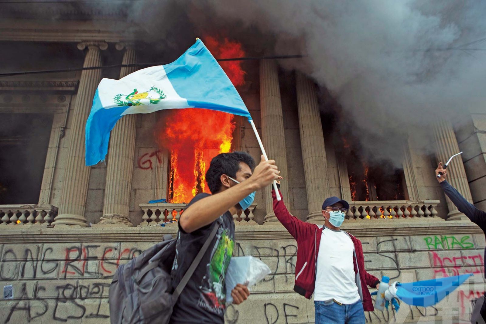 危地馬拉示威者闖國會縱火