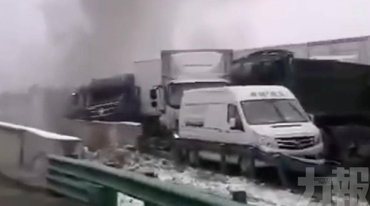 陝西銅川高速路43輛車相撞 至少3死6傷