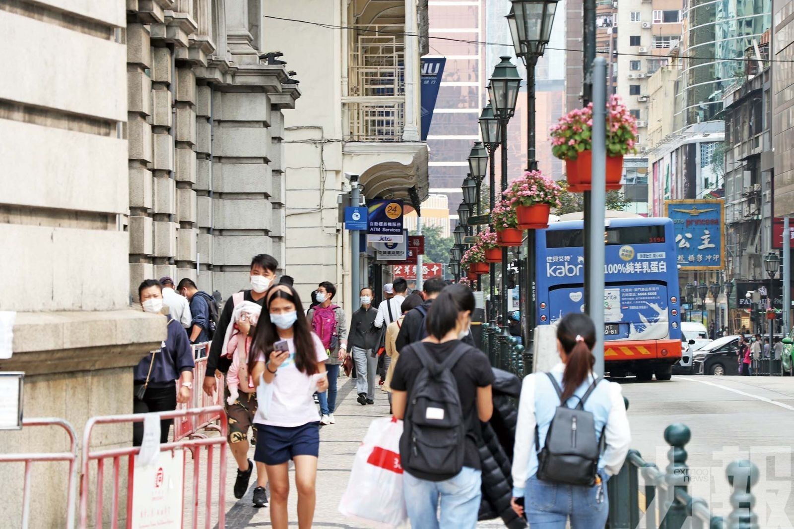 按年大跌85% 內地旅客佔八成