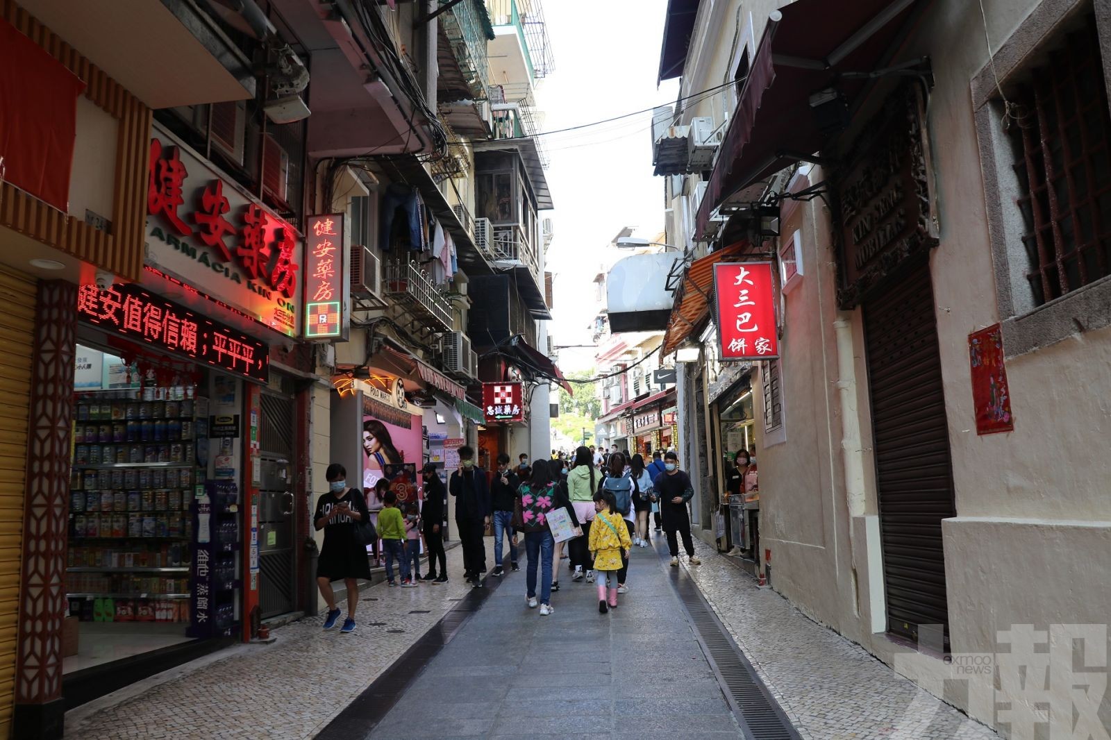 居民原地度歲 茶餐廳生意旺