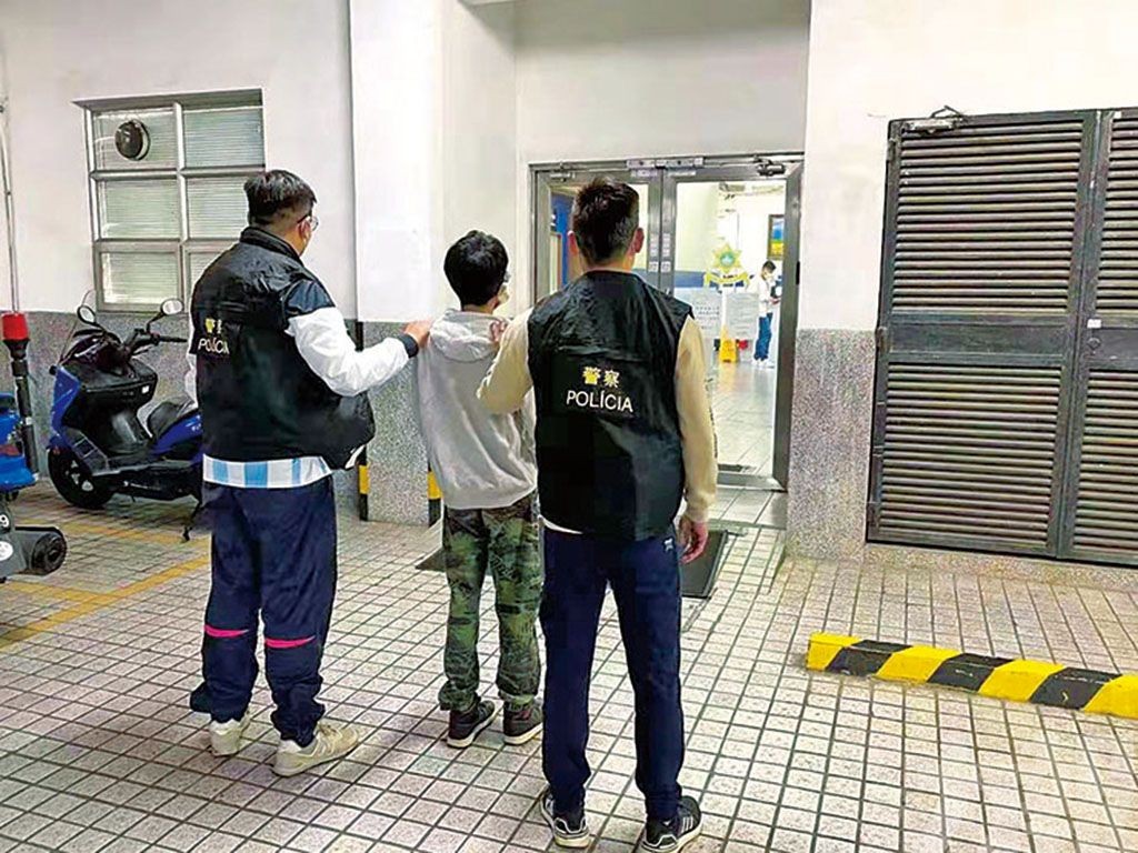 廿歲男潛入女廁偷拍被捕