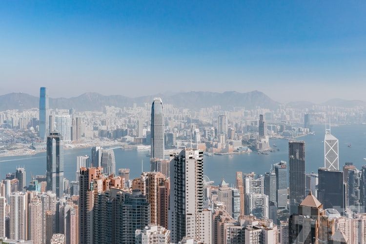 將香港增列為中低風險地區