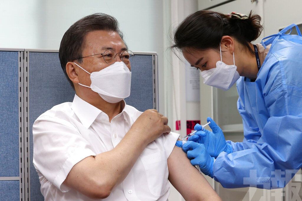 韓國總統文在寅夫婦接種阿斯利康疫苗