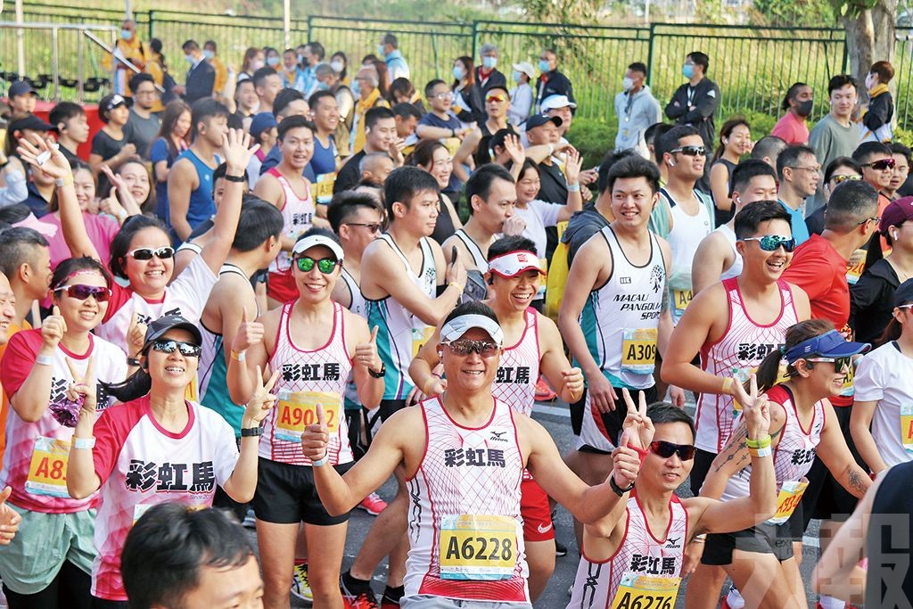 中國跑手包辦男女三甲