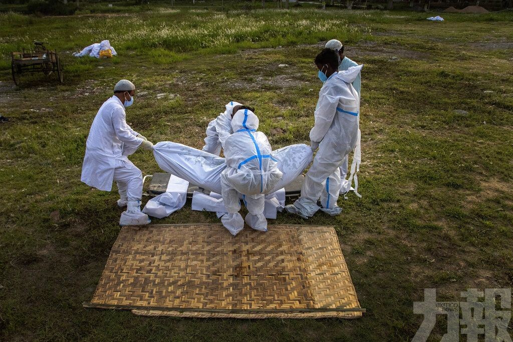 民眾被迫在自家花園火化親人遺體