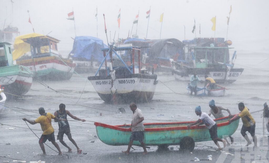 熱帶氣旋「陶特」吹襲印度西海岸