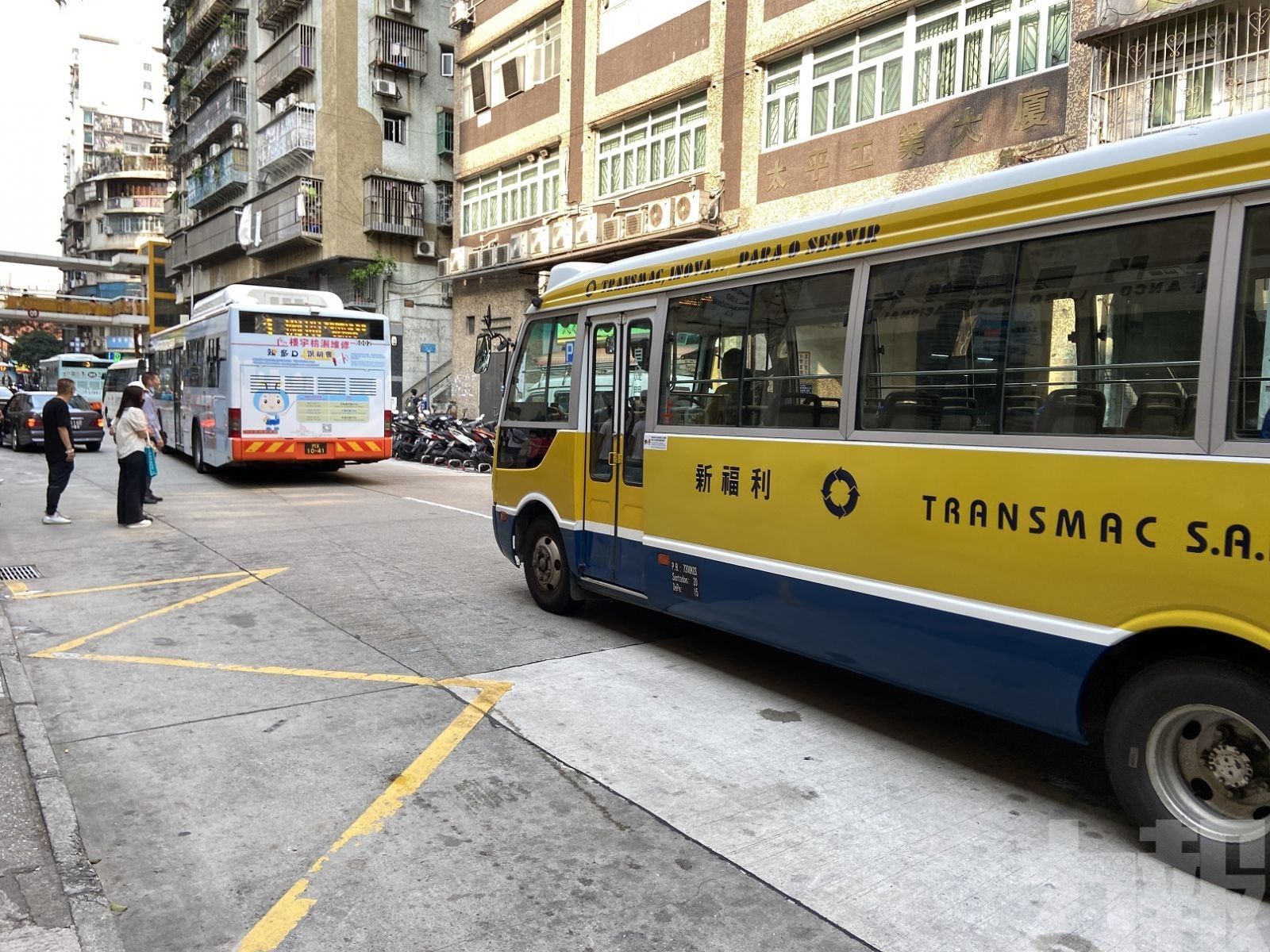 ​巴士的士可拒載黃紅碼乘客