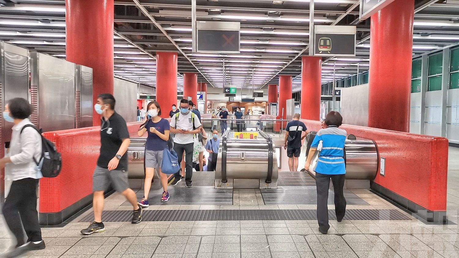 羅奕龍：香港細啊 遲啲先諗