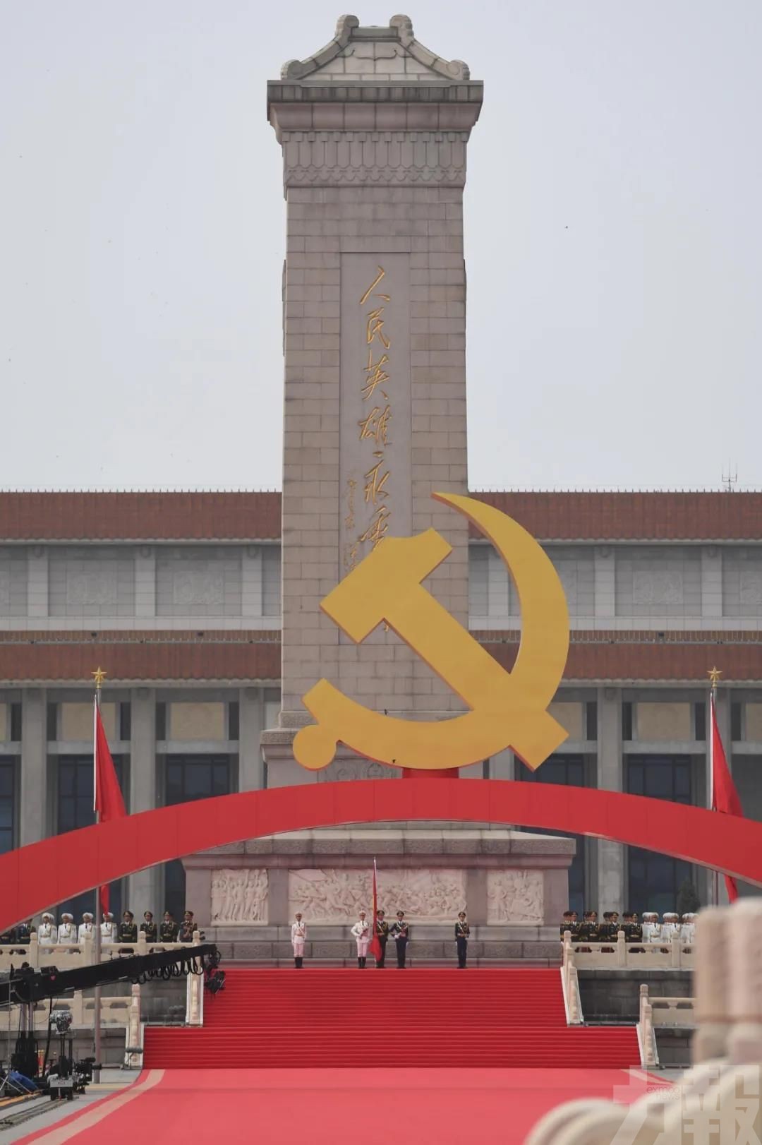 習：偉大光榮正確的共產黨萬歲！