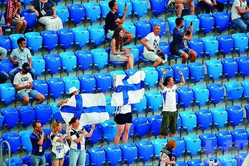 芬蘭球迷返國至少300 人確診