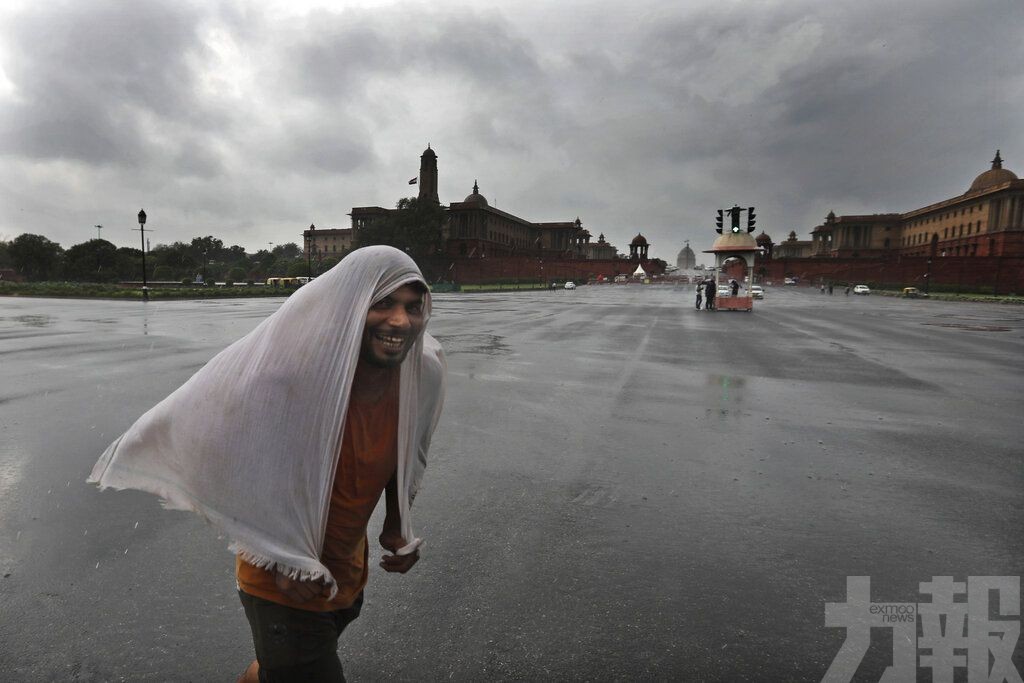 印度孟買因大雨發生事故
