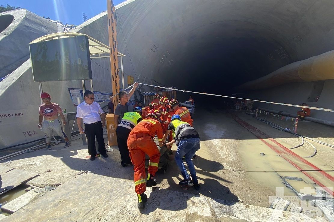 ​珠石景山隧道透水事故增至3死