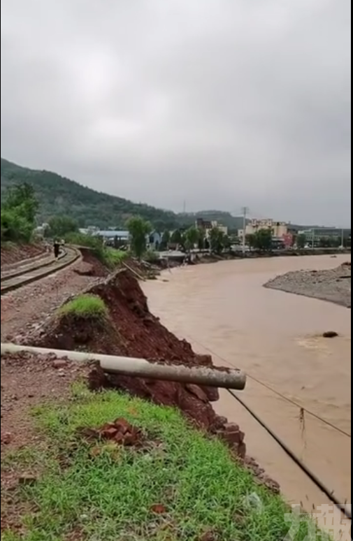 河南鞏義一鎮區被淹沒 通信中斷