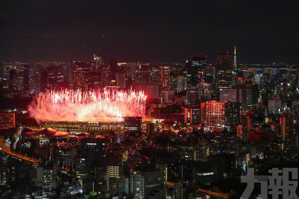 璀璨煙花點燃夜空