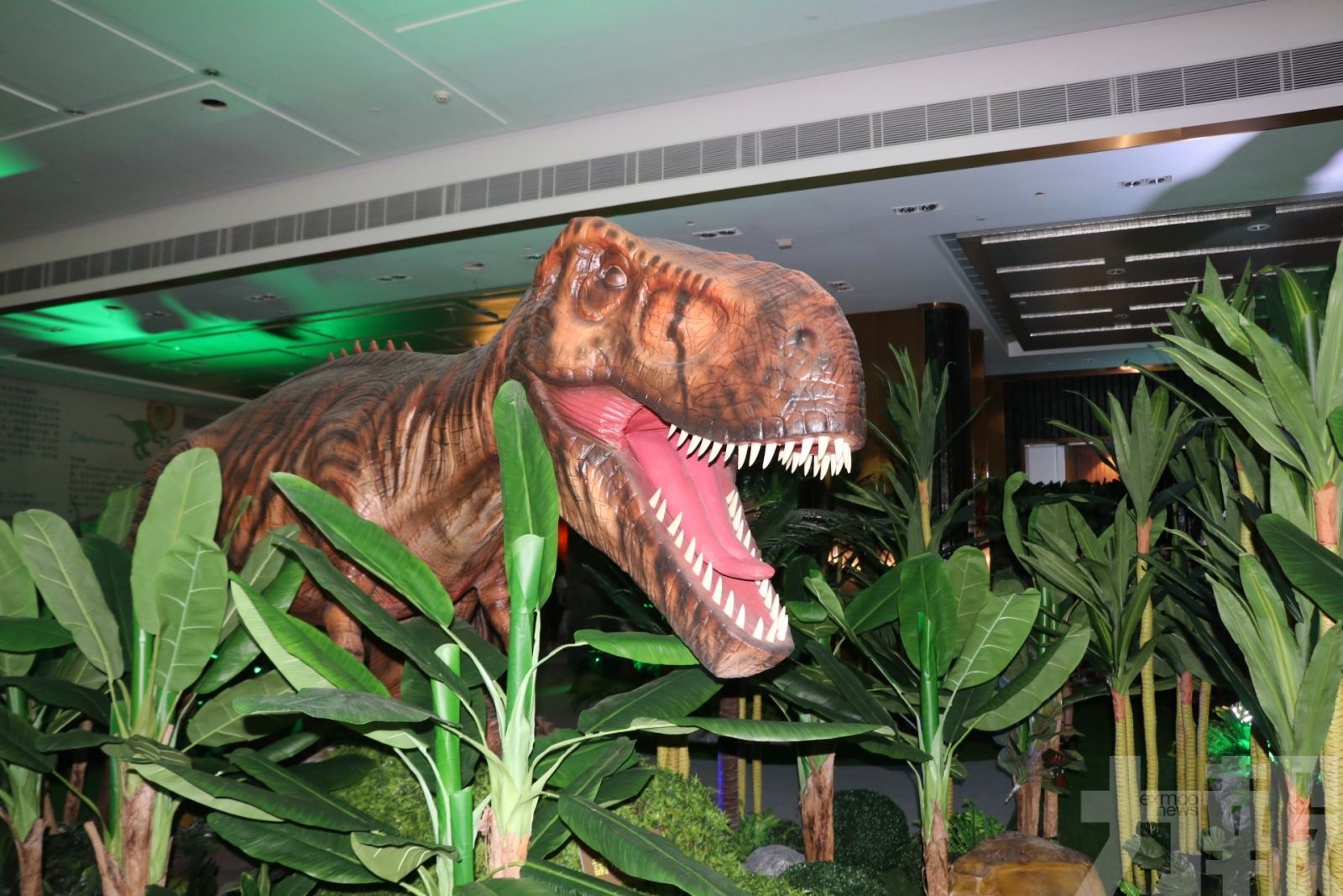 侏羅紀恐龍互動展明起開閘