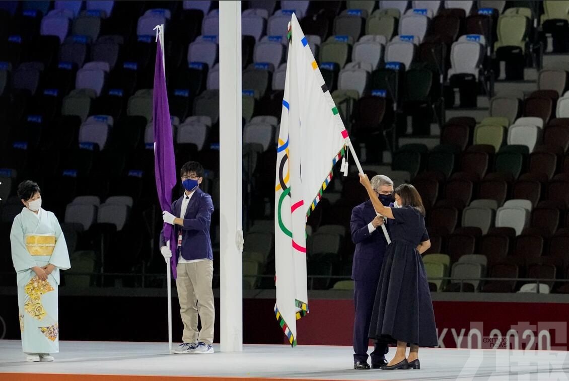 巴黎市長接過奧運會旗