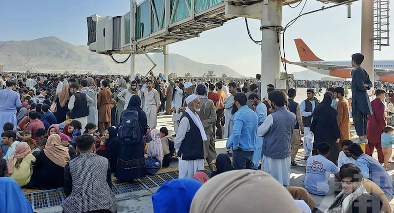 阿富汗民眾湧入機場欲離境