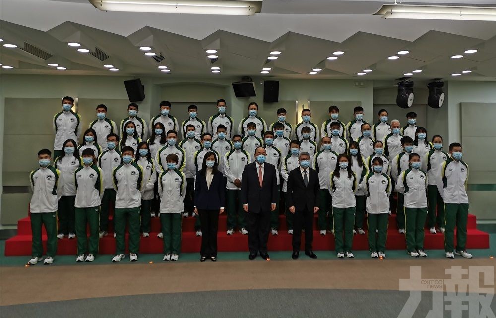 賀一誠勉勵運動員爭取佳績