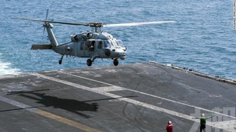 美直升機從航母起飛訓練時墜海