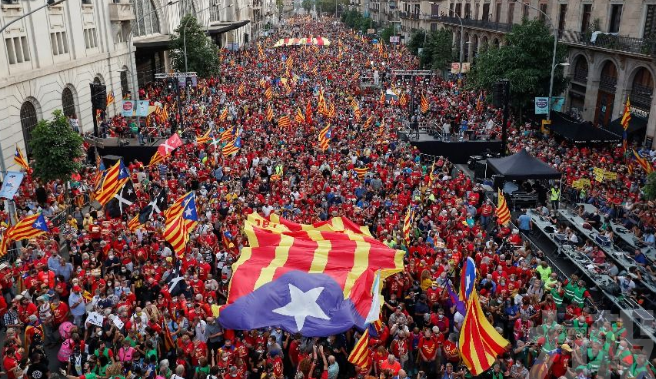 西班牙百人上街反同性戀仇恨攻擊