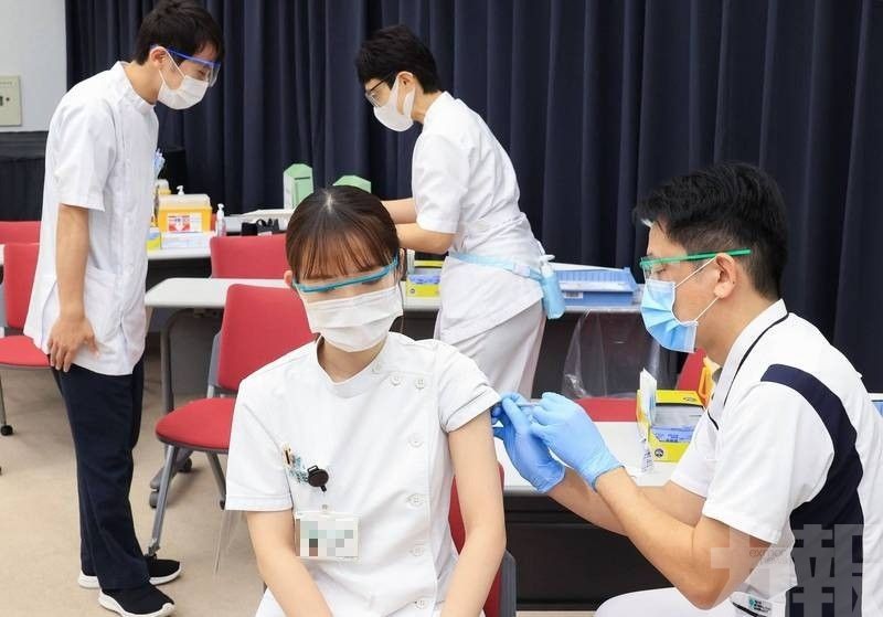 日本將在年底前讓醫護接種第三劑疫苗