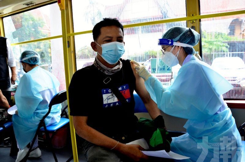 曼谷改裝巴士為行動不便施打疫苗