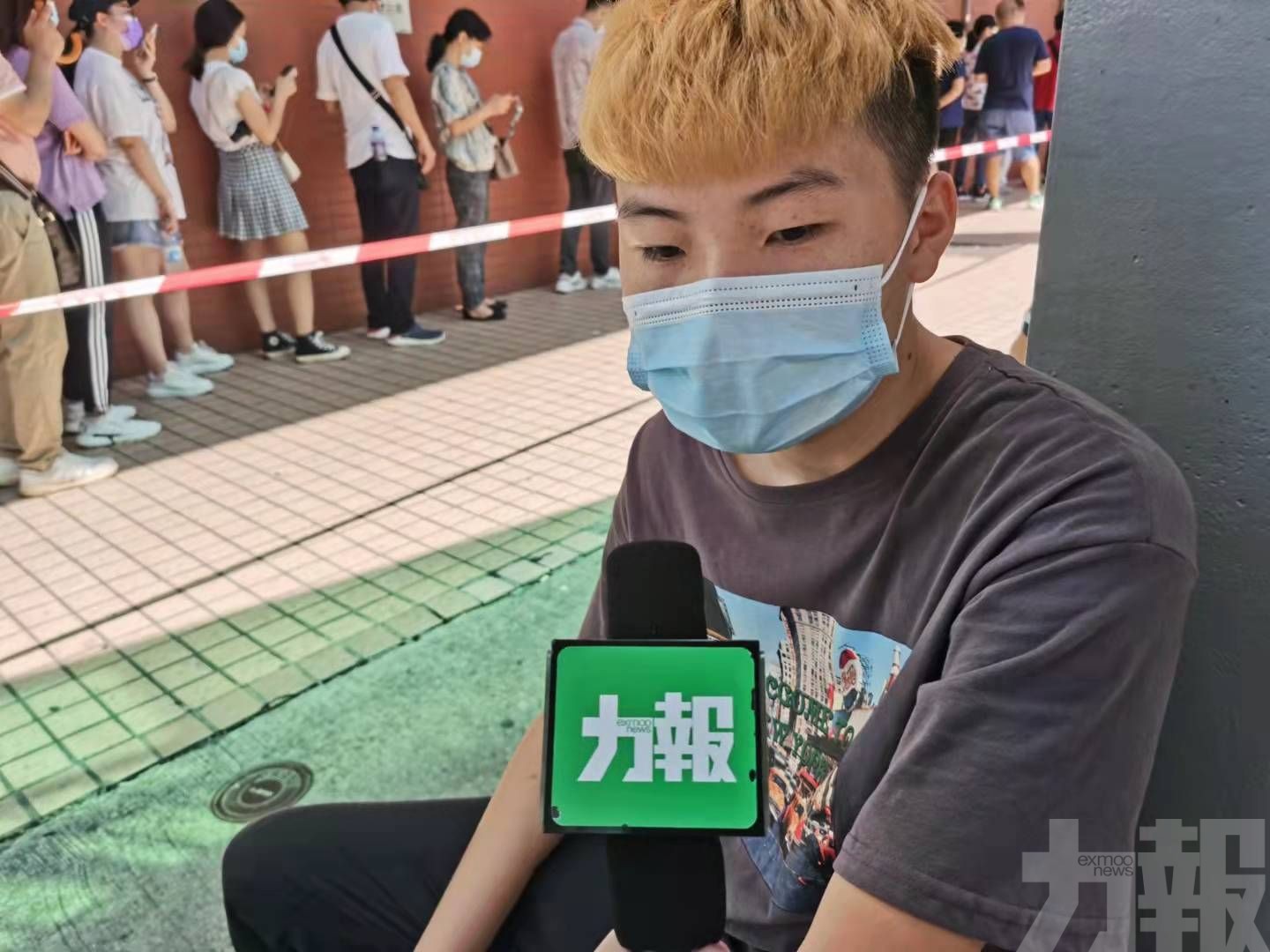 旅客外僱排隊工人球場核檢 有人等候超過兩小時