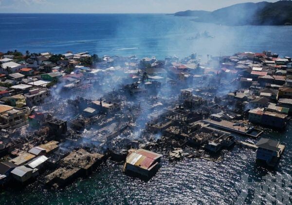 燒毀沿岸建築　400人疏散