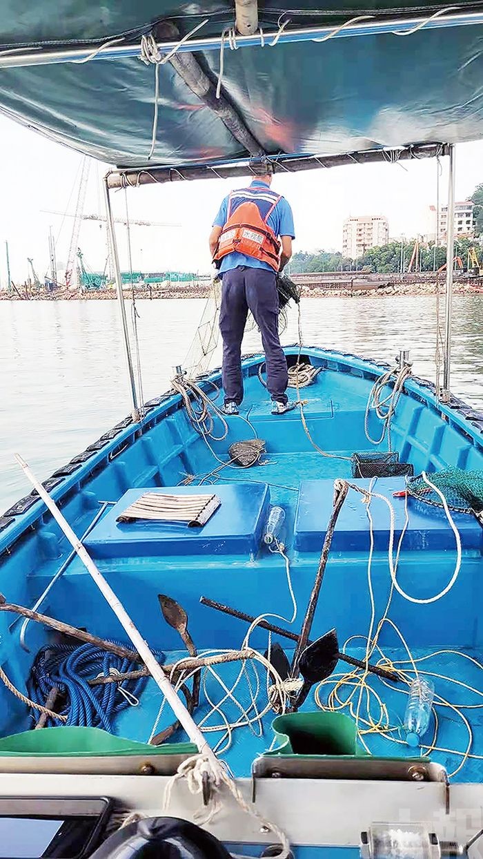 海事局清理2,000米蟹籠