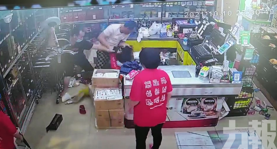 兩男用鐵櫈襲擊超市職員被羈押