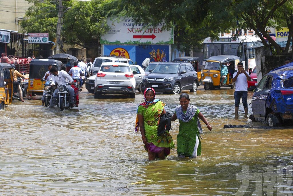 印度南部遭暴雨襲擊至少10人死亡