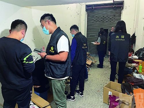 海關與治安警撿貨值百萬拘13人