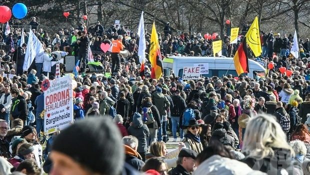 歐洲多地民眾上街抗議