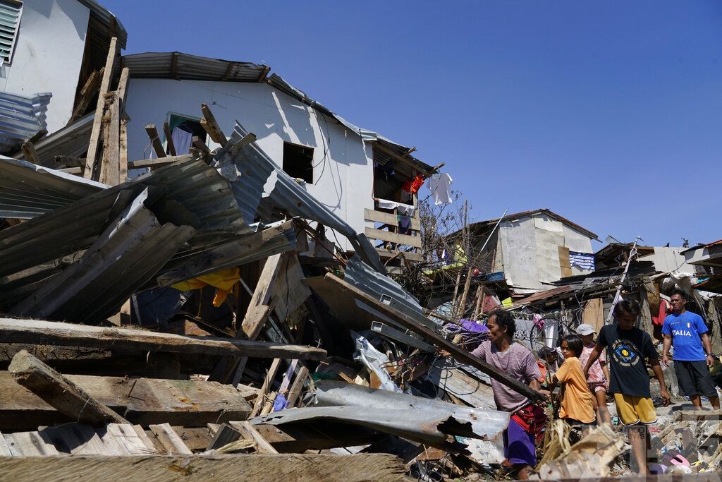 「雷伊」吹襲菲律賓增至31死