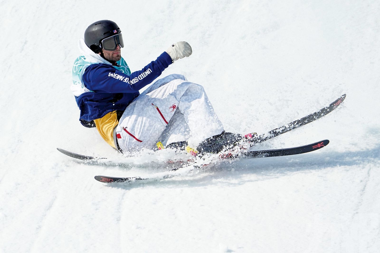 霍爾稱雄滑雪坡面障礙技巧賽