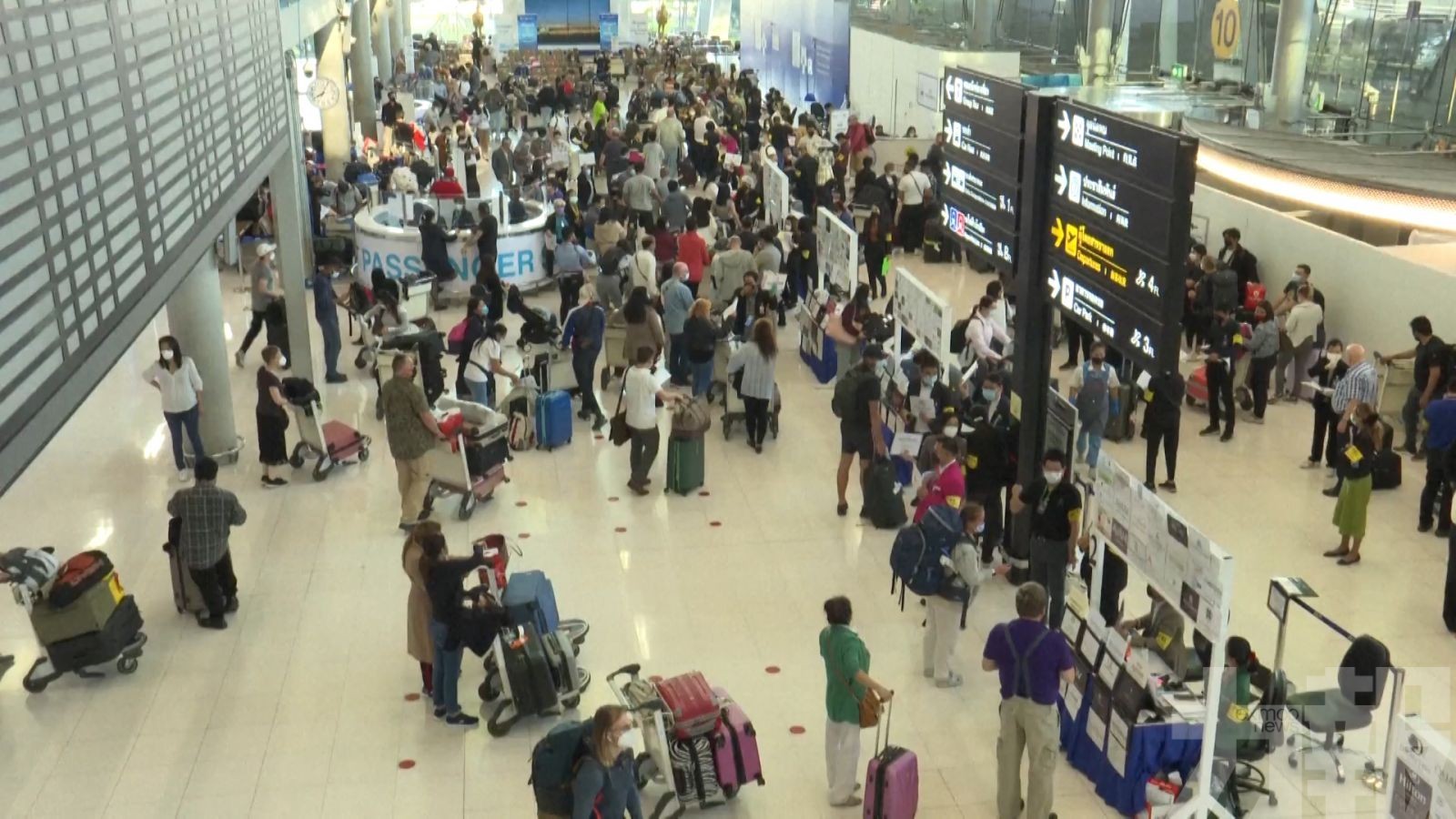 泰國機場逼滿外國遊客