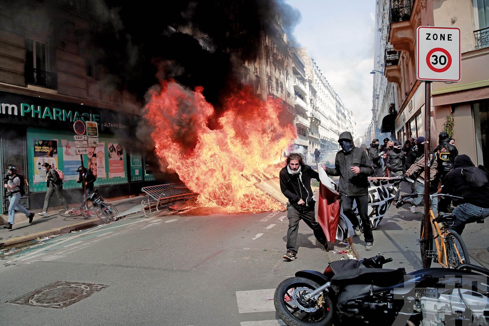 巴黎爆警民衝突50人被捕