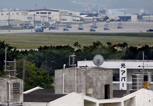 日本首相承諾減美軍基地影響