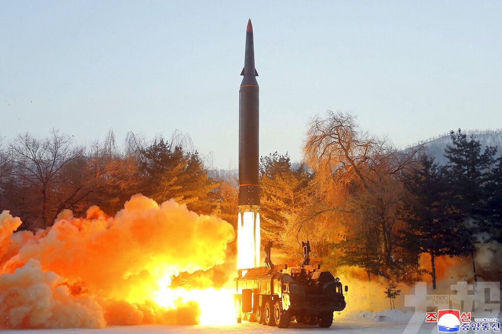 朝鮮向東部海域發射八枚彈道導彈